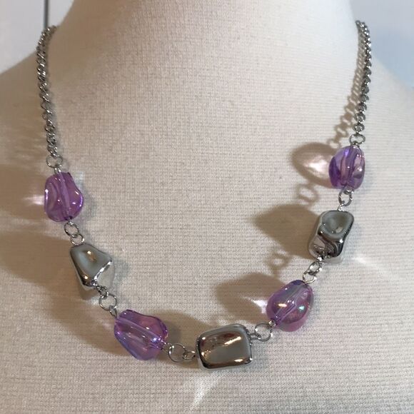 𝅺NEW Purple And Silver Bead Necklace - Picture 2 of 2